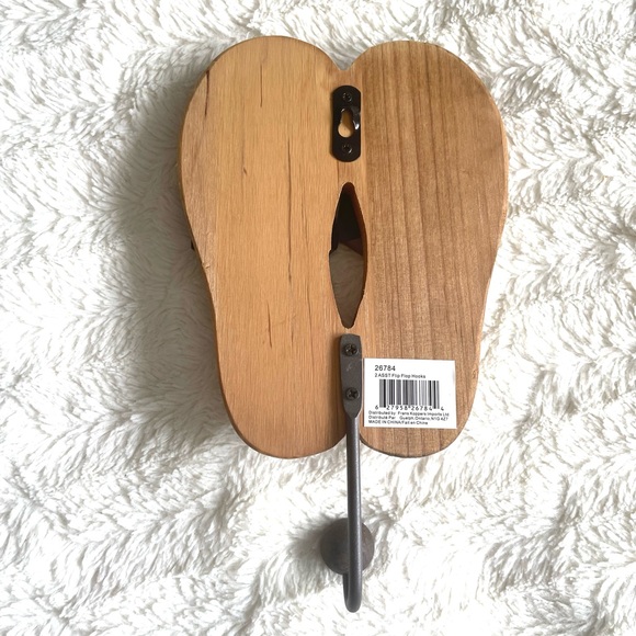 Flip Flops Wall Hook - Wood and Metal Beach House Summer Home Decor - Picture 8 of 8